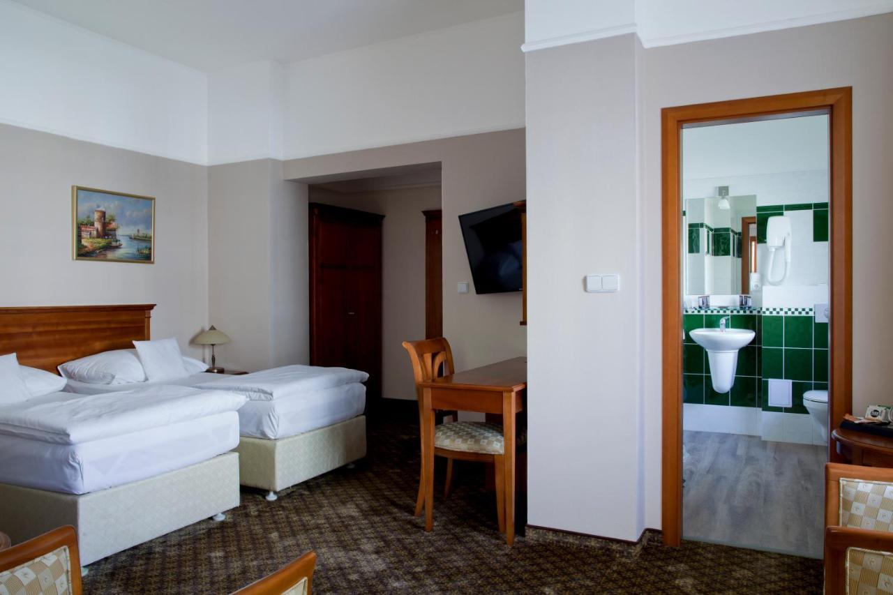 Wellness Hotel Ida ฟรันทิชโกวี ลาซเน ภายนอก รูปภาพ